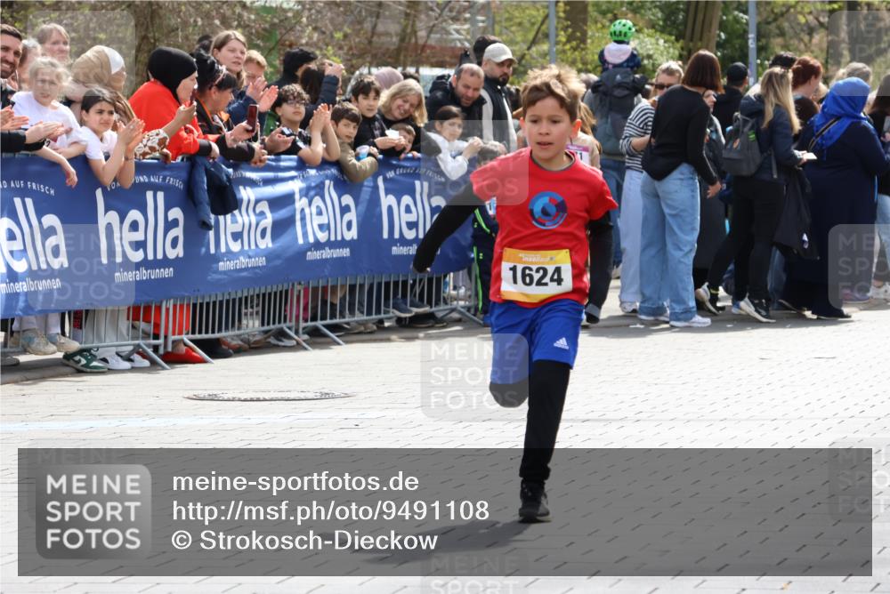 12.04.2026 - 45. Internationalen Wilhelmsburger Insellauf Strokosch-Dieckow http://msf.ph/oto/9491108 12.04.2026 14:19:09 Ziel 1624 meine-sportfotos.de