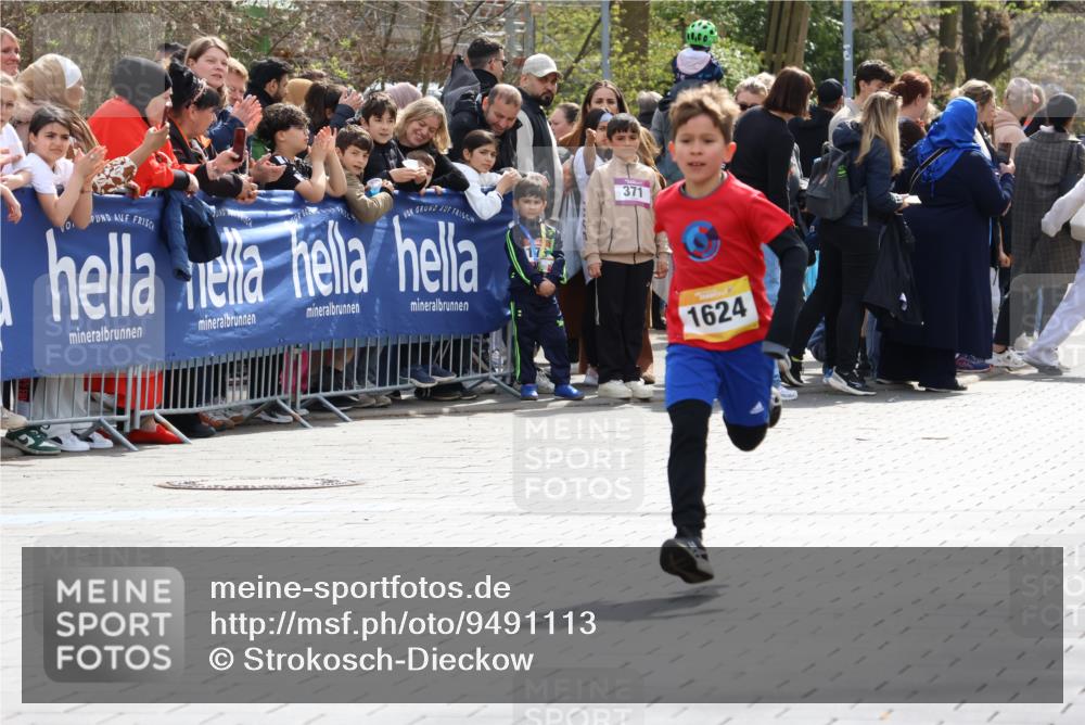 12.04.2026 - 45. Internationalen Wilhelmsburger Insellauf Strokosch-Dieckow http://msf.ph/oto/9491113 12.04.2026 14:19:09 Ziel 1624 meine-sportfotos.de