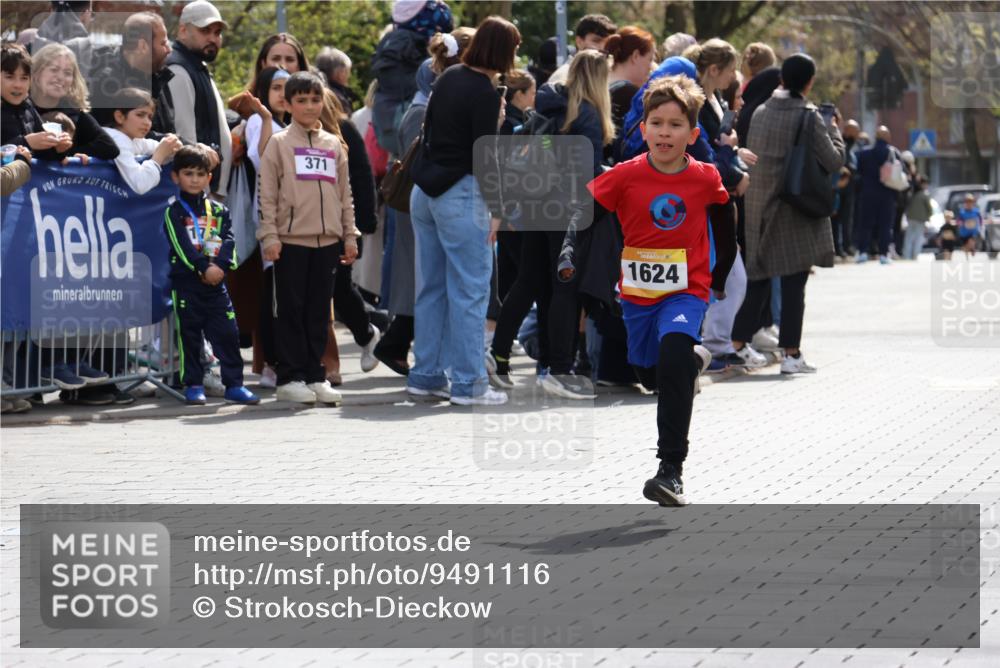 12.04.2026 - 45. Internationalen Wilhelmsburger Insellauf Strokosch-Dieckow http://msf.ph/oto/9491116 12.04.2026 14:19:08 Ziel 1624 meine-sportfotos.de