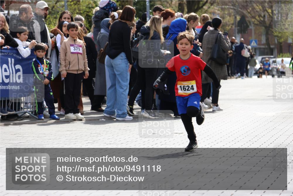 12.04.2026 - 45. Internationalen Wilhelmsburger Insellauf Strokosch-Dieckow http://msf.ph/oto/9491118 12.04.2026 14:19:07 Ziel 1624 meine-sportfotos.de