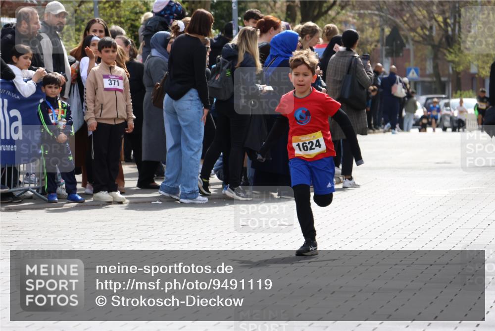 12.04.2026 - 45. Internationalen Wilhelmsburger Insellauf Strokosch-Dieckow http://msf.ph/oto/9491119 12.04.2026 14:19:07 Ziel 1624 meine-sportfotos.de