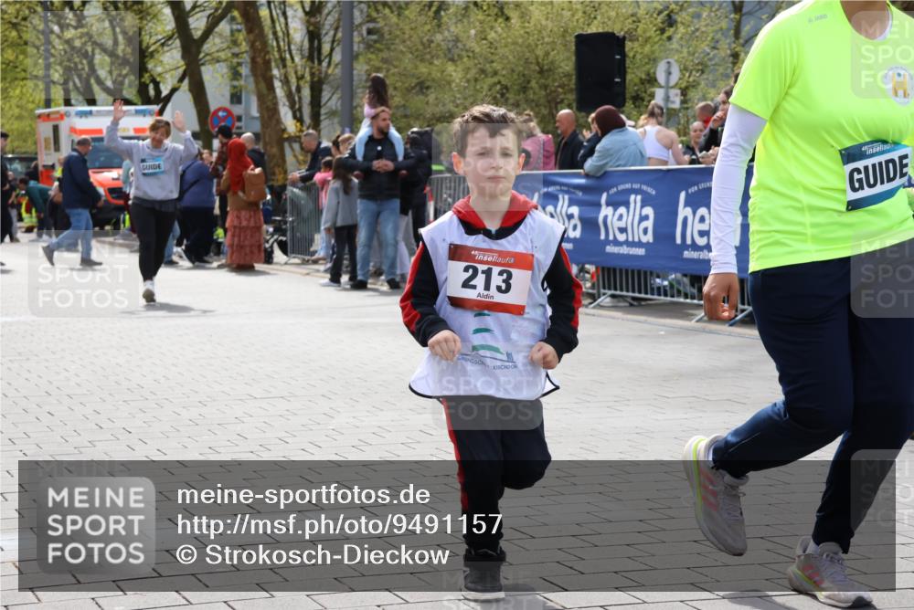 12.04.2026 - 45. Internationalen Wilhelmsburger Insellauf Strokosch-Dieckow http://msf.ph/oto/9491157 12.04.2026 14:11:45 Ziel 1528, 213, 177, 1070 meine-sportfotos.de