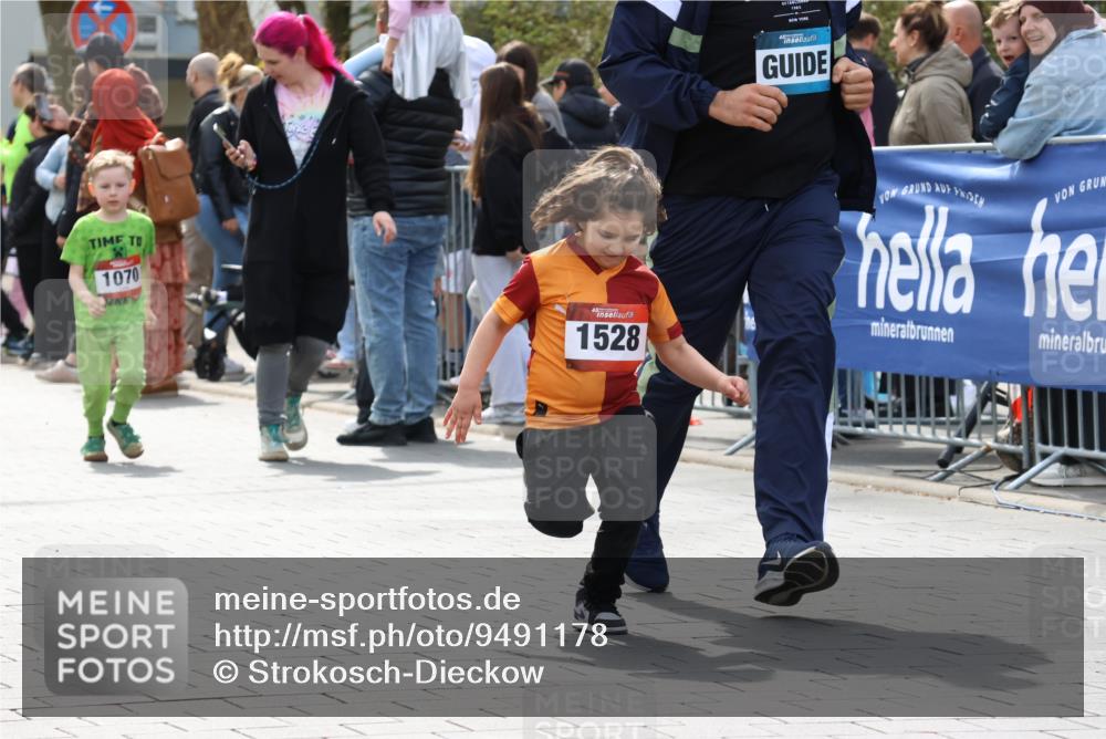 12.04.2026 - 45. Internationalen Wilhelmsburger Insellauf Strokosch-Dieckow http://msf.ph/oto/9491178 12.04.2026 14:11:38 Ziel 193, 179, 1528 meine-sportfotos.de