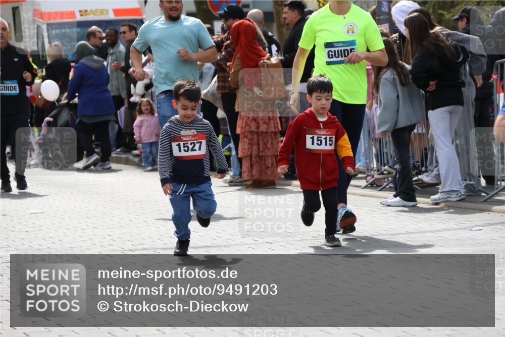 12.04.2026 - 45. Internationalen Wilhelmsburger Insellauf Strokosch-Dieckow http://msf.ph/oto/9491203 12.04.2026 14:11:18 Ziel 718, 962, 702, 655, 783, 773, 1527, 1515 meine-sportfotos.de