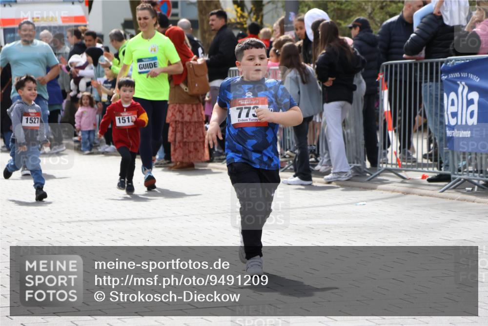 12.04.2026 - 45. Internationalen Wilhelmsburger Insellauf Strokosch-Dieckow http://msf.ph/oto/9491209 12.04.2026 14:11:16 Ziel 922, 718, 962, 702, 655, 783, 773, 1527, 1515 meine-sportfotos.de