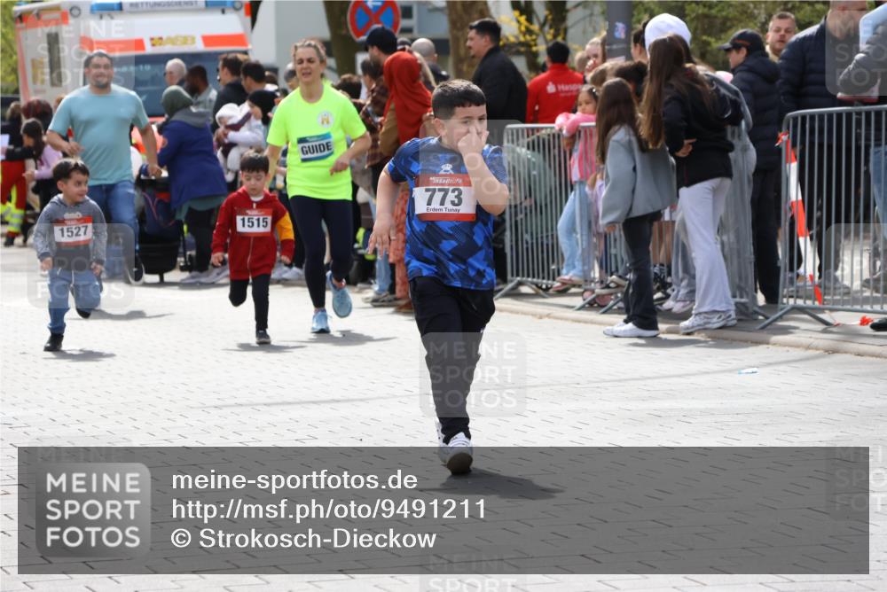 12.04.2026 - 45. Internationalen Wilhelmsburger Insellauf Strokosch-Dieckow http://msf.ph/oto/9491211 12.04.2026 14:11:16 Ziel 922, 718, 962, 702, 655, 783, 773, 1527, 1515 meine-sportfotos.de