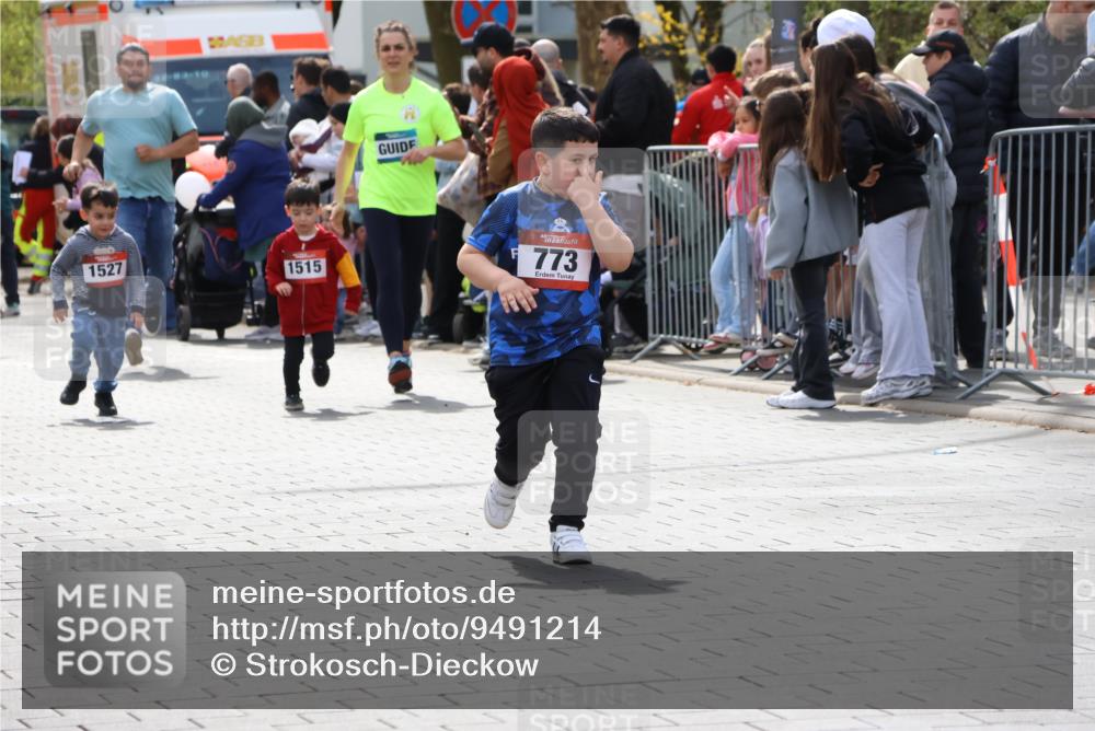 12.04.2026 - 45. Internationalen Wilhelmsburger Insellauf Strokosch-Dieckow http://msf.ph/oto/9491214 12.04.2026 14:11:15 Ziel 954, 922, 718, 962, 702, 655, 783 meine-sportfotos.de