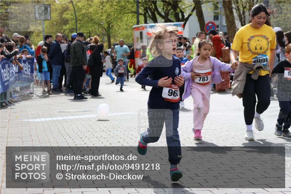 12.04.2026 - 45. Internationalen Wilhelmsburger Insellauf Strokosch-Dieckow http://msf.ph/oto/9491218 12.04.2026 14:11:13 Ziel 630, 43, 954, 922, 718, 962, 702, 655, 783 meine-sportfotos.de
