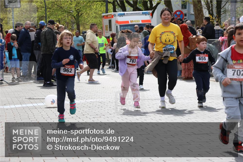 12.04.2026 - 45. Internationalen Wilhelmsburger Insellauf Strokosch-Dieckow http://msf.ph/oto/9491224 12.04.2026 14:11:12 Ziel 630, 43, 954, 922, 718, 962, 702, 655, 783 meine-sportfotos.de
