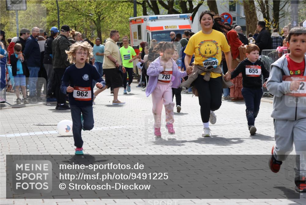 12.04.2026 - 45. Internationalen Wilhelmsburger Insellauf Strokosch-Dieckow http://msf.ph/oto/9491225 12.04.2026 14:11:12 Ziel 630, 43, 954, 922, 718, 962, 702, 655, 783 meine-sportfotos.de