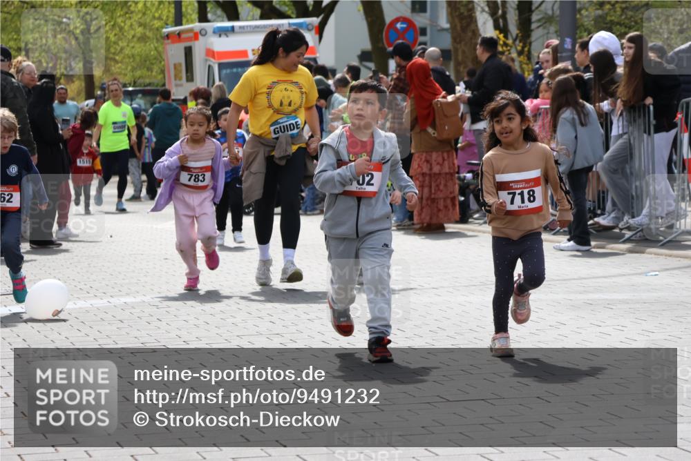 12.04.2026 - 45. Internationalen Wilhelmsburger Insellauf Strokosch-Dieckow http://msf.ph/oto/9491232 12.04.2026 14:11:10 Ziel 178, 630, 43, 954, 922, 718, 962, 702, 655 meine-sportfotos.de