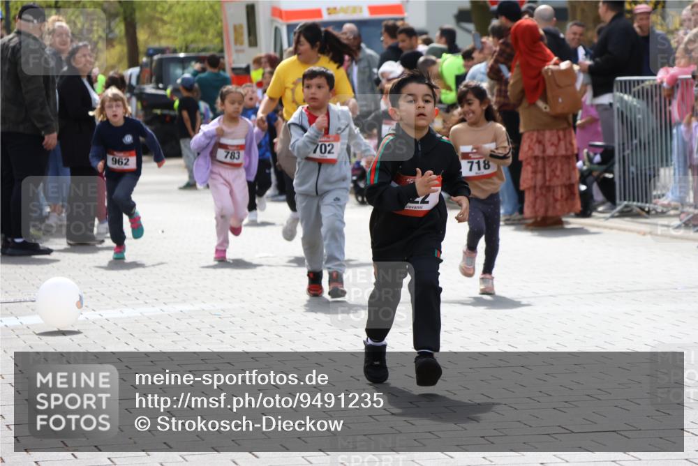 12.04.2026 - 45. Internationalen Wilhelmsburger Insellauf Strokosch-Dieckow http://msf.ph/oto/9491235 12.04.2026 14:11:09 Ziel 178, 630, 43, 954, 922, 718, 962, 702 meine-sportfotos.de