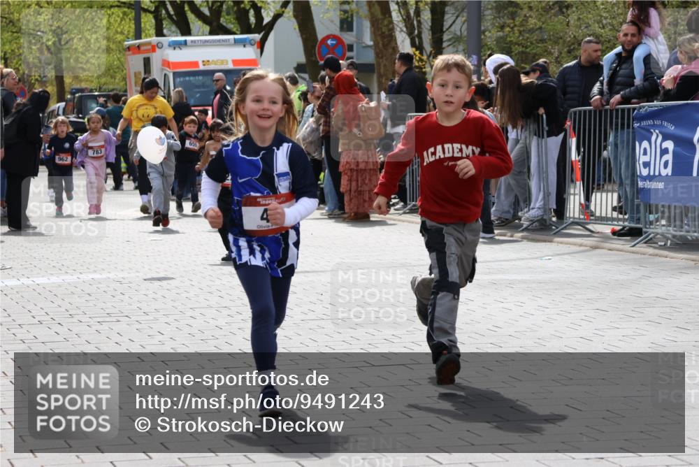 12.04.2026 - 45. Internationalen Wilhelmsburger Insellauf Strokosch-Dieckow http://msf.ph/oto/9491243 12.04.2026 14:11:06 Ziel 914, 178, 630, 43, 954, 922 meine-sportfotos.de