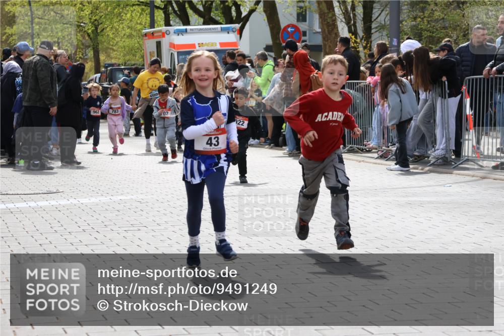 12.04.2026 - 45. Internationalen Wilhelmsburger Insellauf Strokosch-Dieckow http://msf.ph/oto/9491249 12.04.2026 14:11:06 Ziel 914, 178, 630, 43, 954, 922 meine-sportfotos.de