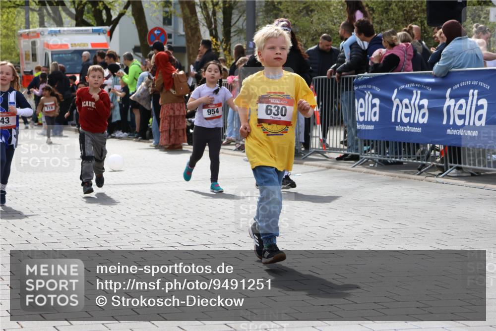 12.04.2026 - 45. Internationalen Wilhelmsburger Insellauf Strokosch-Dieckow http://msf.ph/oto/9491251 12.04.2026 14:11:04 Ziel 584, 568, 914, 178, 630, 43, 954, 922 meine-sportfotos.de