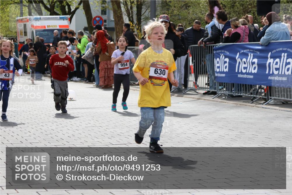 12.04.2026 - 45. Internationalen Wilhelmsburger Insellauf Strokosch-Dieckow http://msf.ph/oto/9491253 12.04.2026 14:11:04 Ziel 584, 568, 914, 178, 630, 43, 954, 922 meine-sportfotos.de