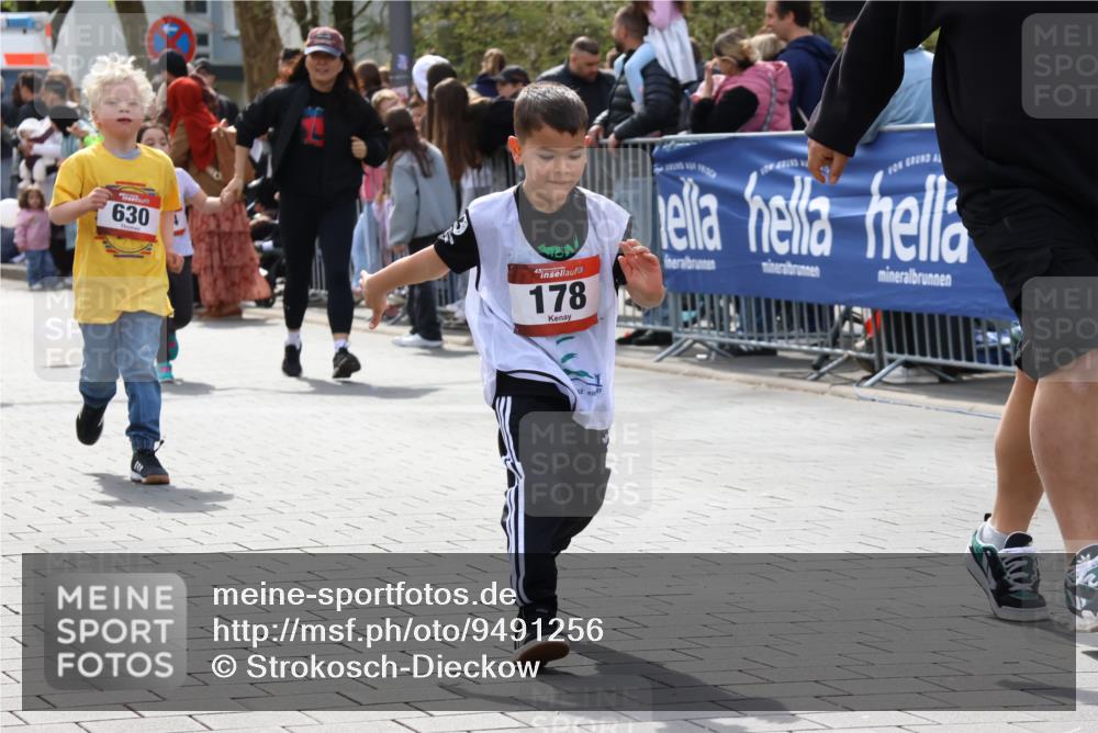 12.04.2026 - 45. Internationalen Wilhelmsburger Insellauf Strokosch-Dieckow http://msf.ph/oto/9491256 12.04.2026 14:11:03 Ziel 727, 57, 728, 584, 568, 914, 178, 630, 43, 954 meine-sportfotos.de