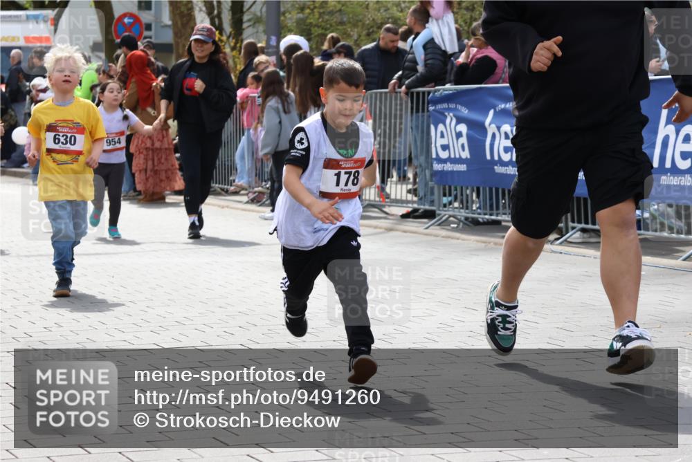 12.04.2026 - 45. Internationalen Wilhelmsburger Insellauf Strokosch-Dieckow http://msf.ph/oto/9491260 12.04.2026 14:11:02 Ziel 727, 57, 728, 584, 568, 914, 178, 630, 43 meine-sportfotos.de