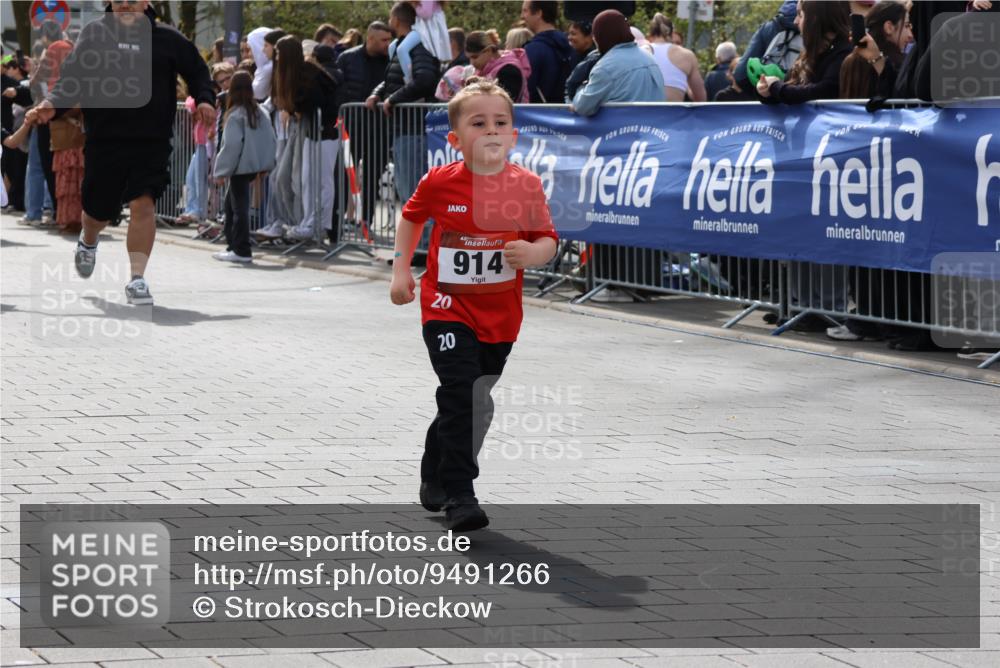 12.04.2026 - 45. Internationalen Wilhelmsburger Insellauf Strokosch-Dieckow http://msf.ph/oto/9491266 12.04.2026 14:11:00 Ziel 1526, 700, 707, 727, 57, 728, 584, 568, 914, 178 meine-sportfotos.de