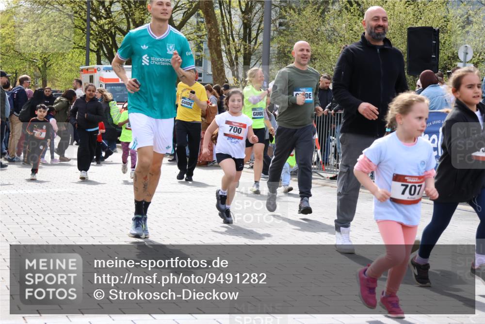 12.04.2026 - 45. Internationalen Wilhelmsburger Insellauf Strokosch-Dieckow http://msf.ph/oto/9491282 12.04.2026 14:10:53 Ziel 699, 703, 54, 147, 112, 643, 1514, 1526, 700, 707, 727, 57, 728, 584, 568 meine-sportfotos.de