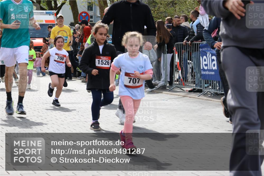12.04.2026 - 45. Internationalen Wilhelmsburger Insellauf Strokosch-Dieckow http://msf.ph/oto/9491287 12.04.2026 14:10:51 Ziel 701, 699, 703, 54, 147, 112, 643, 1514, 1526, 700, 707, 727, 57, 728 meine-sportfotos.de