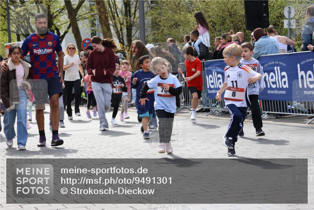 12.04.2026 - 45. Internationalen Wilhelmsburger Insellauf Strokosch-Dieckow http://msf.ph/oto/9491301 12.04.2026 14:10:44 Ziel 553, 204, 705, 645, 910, 613, 789, 202, 709, 195, 912, 188, 430, 210, 701, 699, 703, 54, 147, 112, 643 meine-sportfotos.de