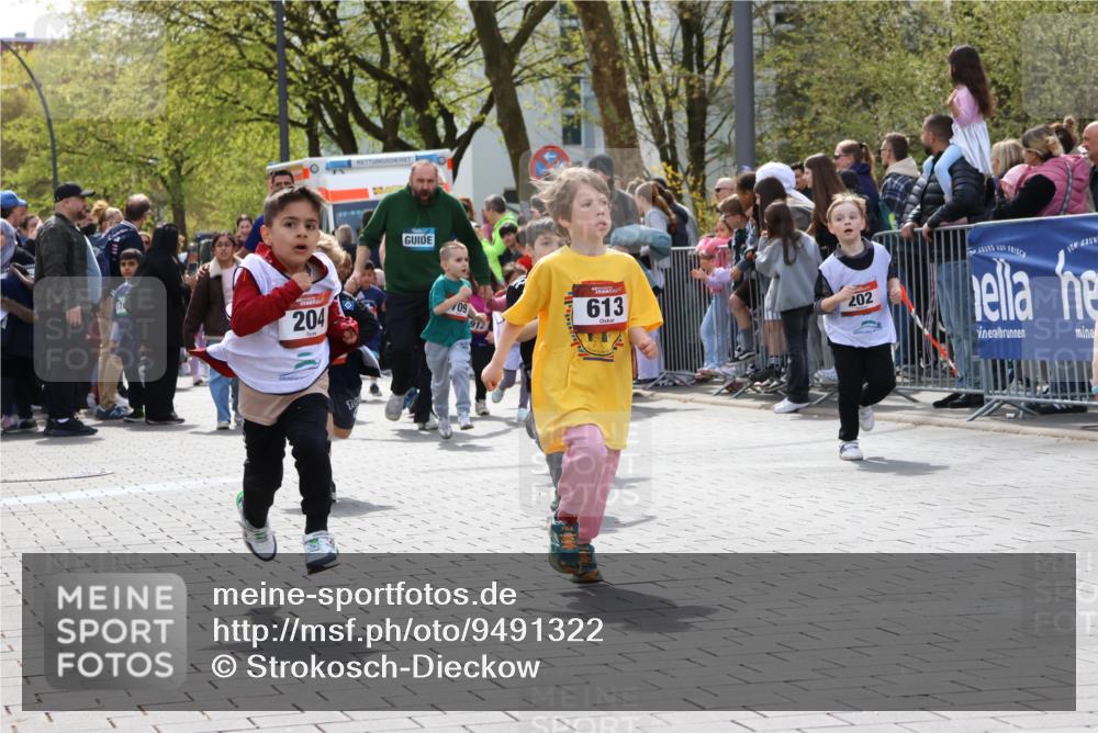 12.04.2026 - 45. Internationalen Wilhelmsburger Insellauf Strokosch-Dieckow http://msf.ph/oto/9491322 12.04.2026 14:10:37 Ziel 717, 724, 929, 722, 239, 704, 725, 1521, 714, 726, 229, 553, 204, 705, 645, 910, 613, 789, 202, 709, 195, 912, 188 meine-sportfotos.de