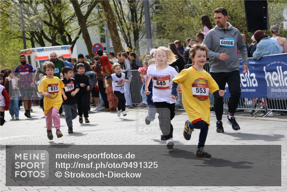 12.04.2026 - 45. Internationalen Wilhelmsburger Insellauf Strokosch-Dieckow http://msf.ph/oto/9491325 12.04.2026 14:10:36 Ziel 243, 717, 724, 929, 722, 239, 704, 725, 1521, 714, 726, 229, 553, 204, 705, 645, 910, 613, 789, 202, 709, 195 meine-sportfotos.de