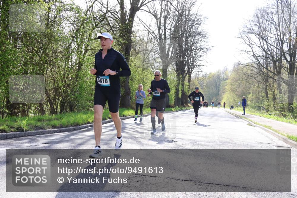 12.04.2026 - 45. Internationalen Wilhelmsburger Insellauf Yannick Fuchs http://msf.ph/oto/9491613 12.04.2026 10:42:18 Laufen 5618, 4499, 3488, 4277 meine-sportfotos.de