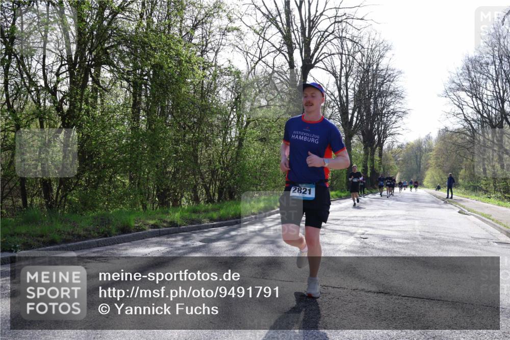 12.04.2026 - 45. Internationalen Wilhelmsburger Insellauf Yannick Fuchs http://msf.ph/oto/9491791 12.04.2026 10:43:04 Laufen 2821 meine-sportfotos.de