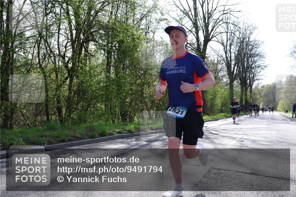 12.04.2026 - 45. Internationalen Wilhelmsburger Insellauf Yannick Fuchs http://msf.ph/oto/9491794 12.04.2026 10:43:05 Laufen 2821 meine-sportfotos.de