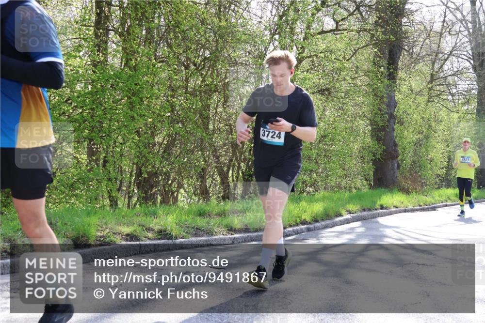 12.04.2026 - 45. Internationalen Wilhelmsburger Insellauf Yannick Fuchs http://msf.ph/oto/9491867 12.04.2026 10:43:16 Laufen 3724, 2921 meine-sportfotos.de