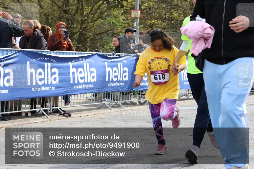 12.04.2026 - 45. Internationalen Wilhelmsburger Insellauf Strokosch-Dieckow http://msf.ph/oto/9491900 12.04.2026 14:54:06 Ziel 619 meine-sportfotos.de