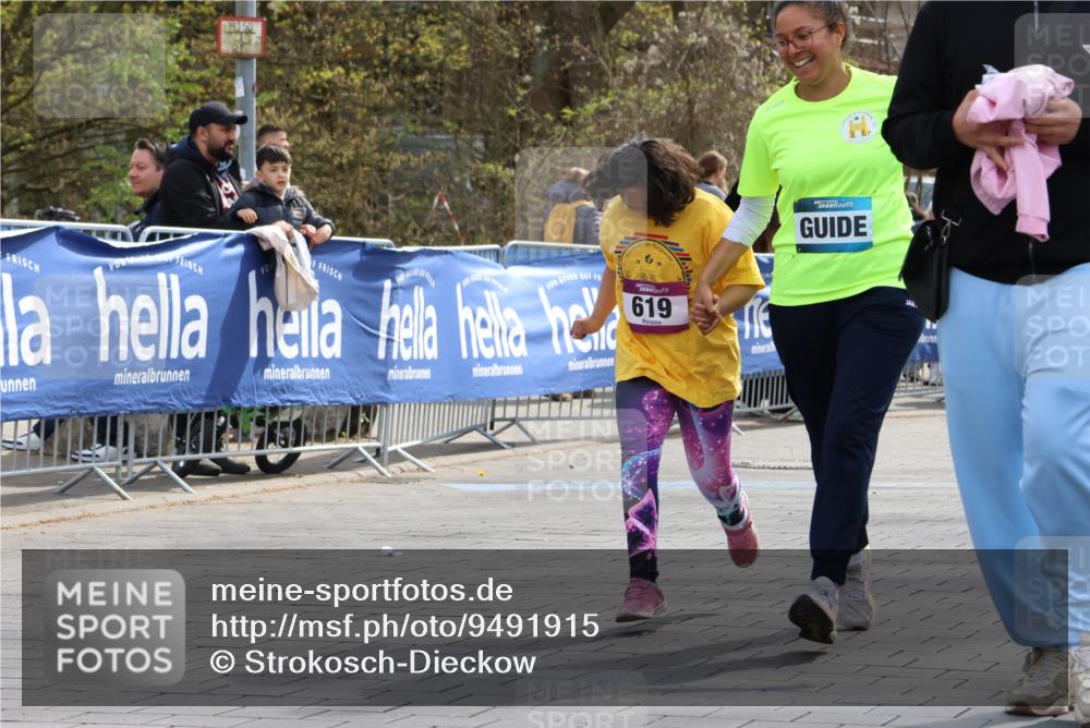 12.04.2026 - 45. Internationalen Wilhelmsburger Insellauf Strokosch-Dieckow http://msf.ph/oto/9491915 12.04.2026 14:54:05 Ziel 619 meine-sportfotos.de