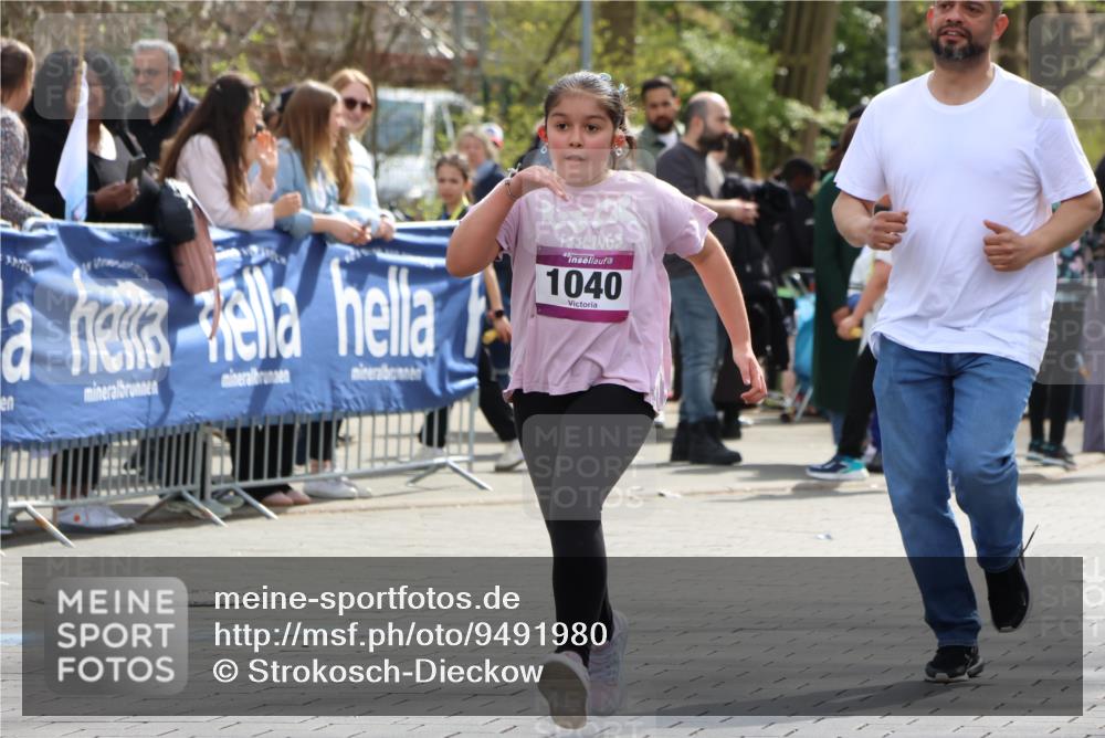 12.04.2026 - 45. Internationalen Wilhelmsburger Insellauf Strokosch-Dieckow http://msf.ph/oto/9491980 12.04.2026 14:52:55 Ziel 1040, 509 meine-sportfotos.de