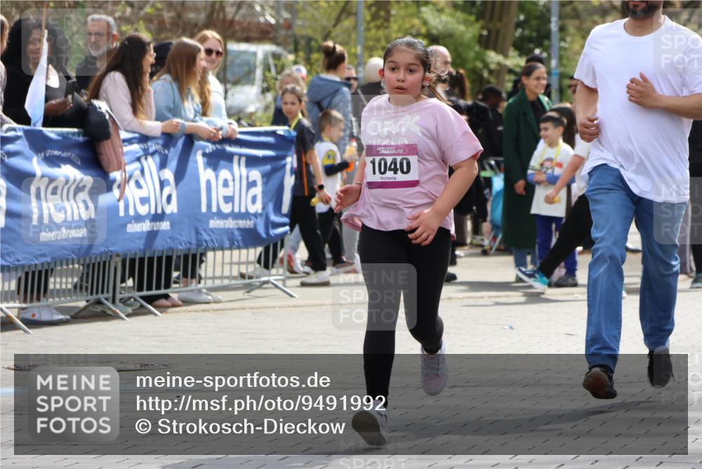12.04.2026 - 45. Internationalen Wilhelmsburger Insellauf Strokosch-Dieckow http://msf.ph/oto/9491992 12.04.2026 14:52:55 Ziel 1040, 509 meine-sportfotos.de