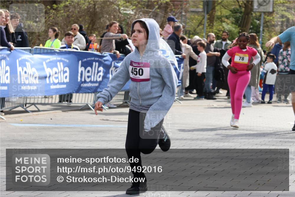 12.04.2026 - 45. Internationalen Wilhelmsburger Insellauf Strokosch-Dieckow http://msf.ph/oto/9492016 12.04.2026 14:52:40 Ziel 546, 1803, 450 meine-sportfotos.de