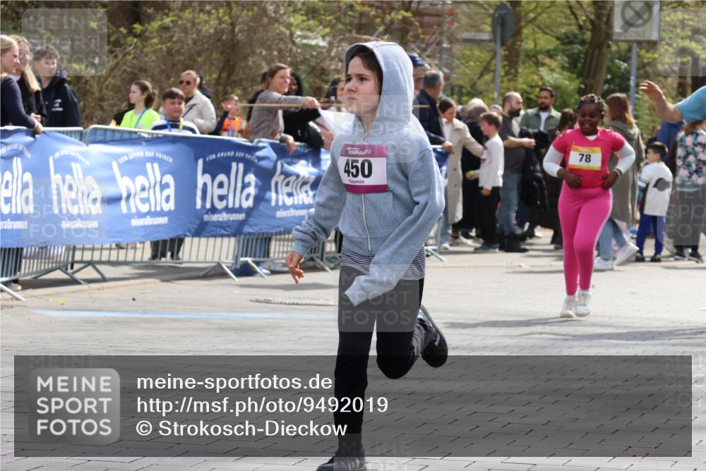 12.04.2026 - 45. Internationalen Wilhelmsburger Insellauf Strokosch-Dieckow http://msf.ph/oto/9492019 12.04.2026 14:52:40 Ziel 546, 1803, 450 meine-sportfotos.de