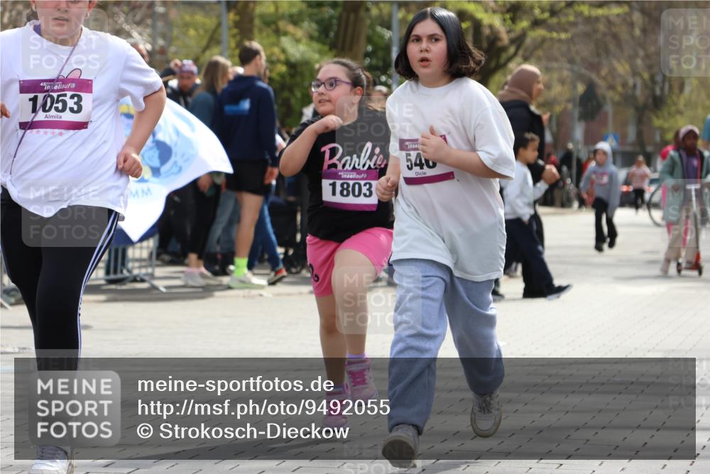12.04.2026 - 45. Internationalen Wilhelmsburger Insellauf Strokosch-Dieckow http://msf.ph/oto/9492055 12.04.2026 14:52:30 Ziel 1053, 546, 1803 meine-sportfotos.de