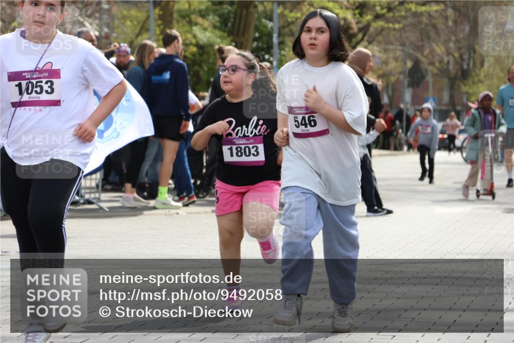 12.04.2026 - 45. Internationalen Wilhelmsburger Insellauf Strokosch-Dieckow http://msf.ph/oto/9492058 12.04.2026 14:52:30 Ziel 1053, 546, 1803 meine-sportfotos.de