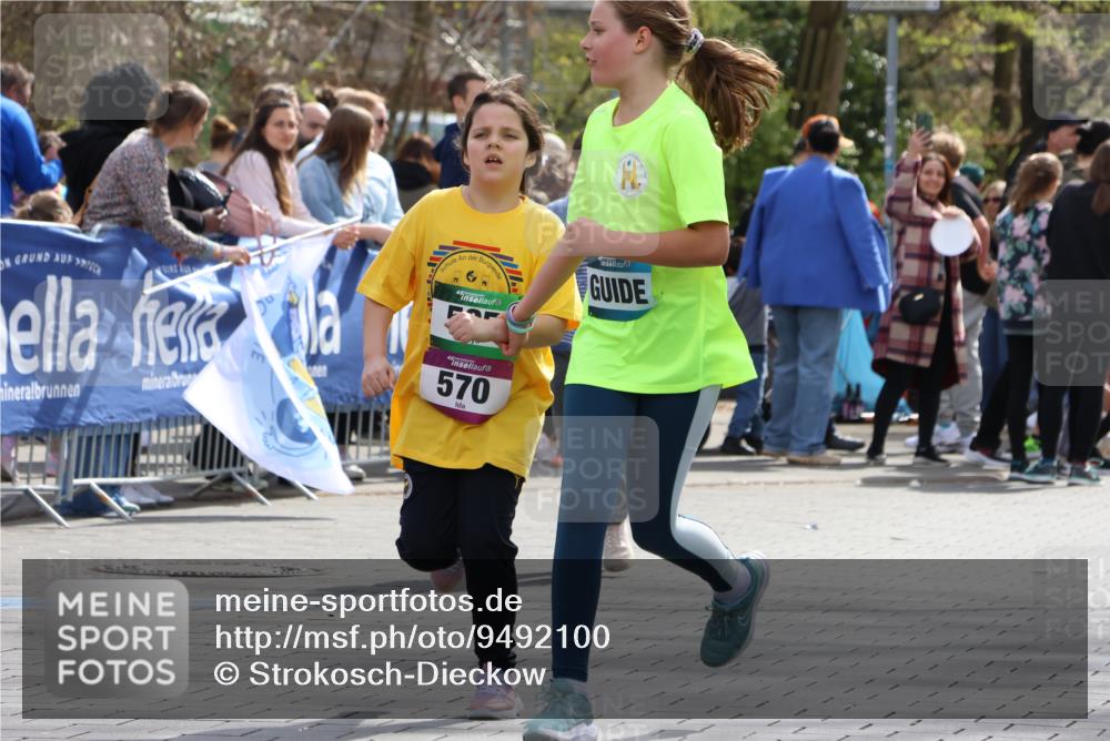 12.04.2026 - 45. Internationalen Wilhelmsburger Insellauf Strokosch-Dieckow http://msf.ph/oto/9492100 12.04.2026 14:52:17 Ziel 349, 581, 570, 354, 507, 498 meine-sportfotos.de