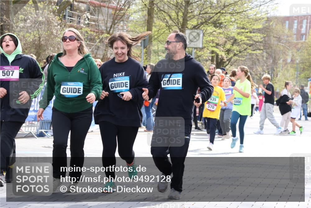 12.04.2026 - 45. Internationalen Wilhelmsburger Insellauf Strokosch-Dieckow http://msf.ph/oto/9492128 12.04.2026 14:52:14 Ziel 349, 581, 570, 354, 507 meine-sportfotos.de