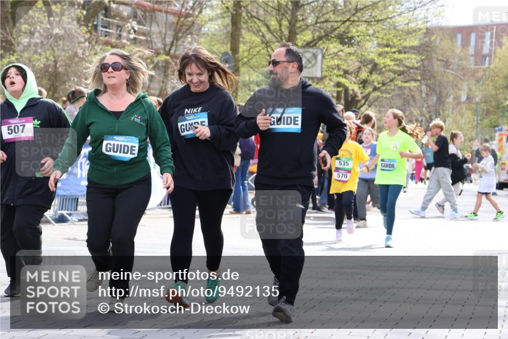 12.04.2026 - 45. Internationalen Wilhelmsburger Insellauf Strokosch-Dieckow http://msf.ph/oto/9492135 12.04.2026 14:52:14 Ziel 349, 581, 570, 354, 507 meine-sportfotos.de