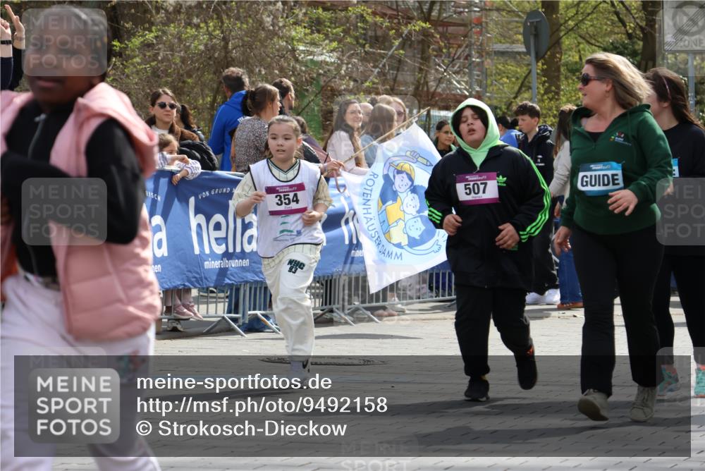 12.04.2026 - 45. Internationalen Wilhelmsburger Insellauf Strokosch-Dieckow http://msf.ph/oto/9492158 12.04.2026 14:52:12 Ziel 349, 581 meine-sportfotos.de