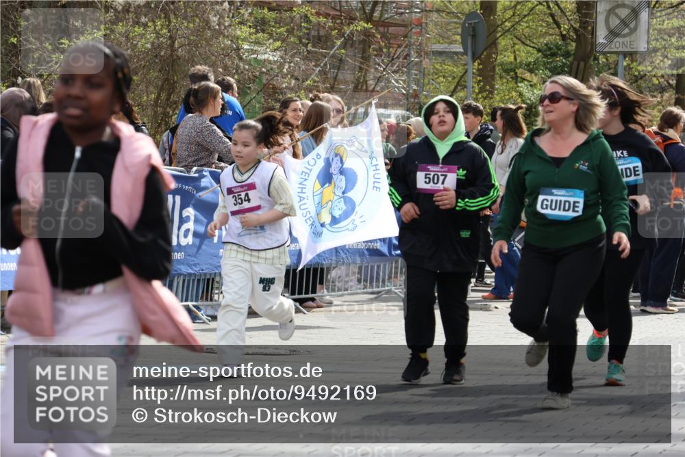 12.04.2026 - 45. Internationalen Wilhelmsburger Insellauf Strokosch-Dieckow http://msf.ph/oto/9492169 12.04.2026 14:52:12 Ziel 349, 581 meine-sportfotos.de