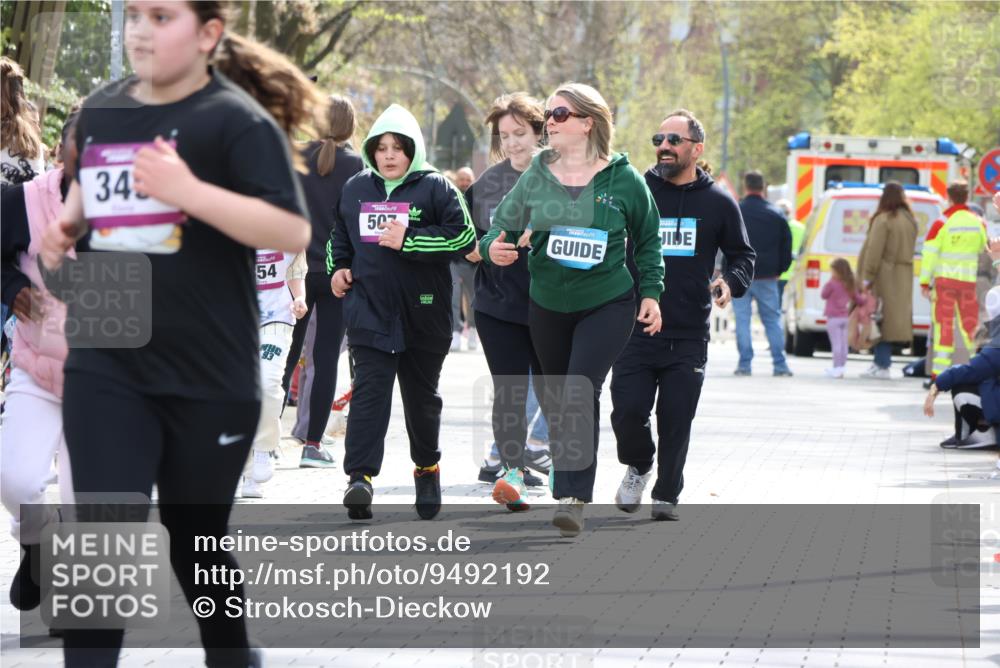 12.04.2026 - 45. Internationalen Wilhelmsburger Insellauf Strokosch-Dieckow http://msf.ph/oto/9492192 12.04.2026 14:52:09 Ziel 341, 349, 581 meine-sportfotos.de