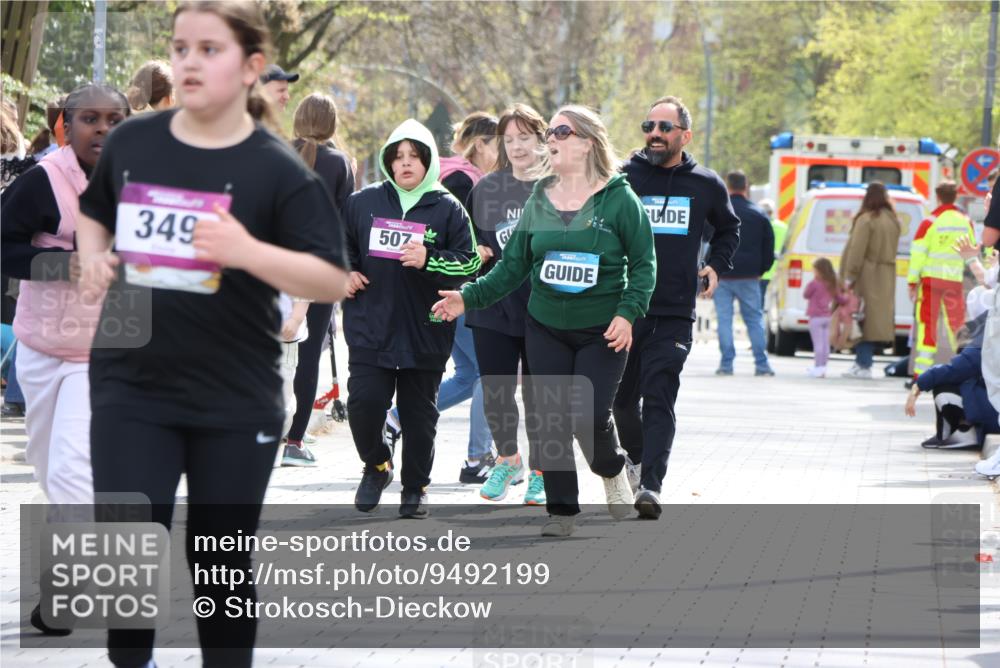 12.04.2026 - 45. Internationalen Wilhelmsburger Insellauf Strokosch-Dieckow http://msf.ph/oto/9492199 12.04.2026 14:52:09 Ziel 341, 349, 581 meine-sportfotos.de
