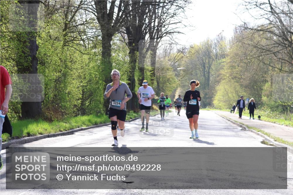 12.04.2026 - 45. Internationalen Wilhelmsburger Insellauf Yannick Fuchs http://msf.ph/oto/9492228 12.04.2026 10:44:12 Laufen 3224, 2133, 4714 meine-sportfotos.de