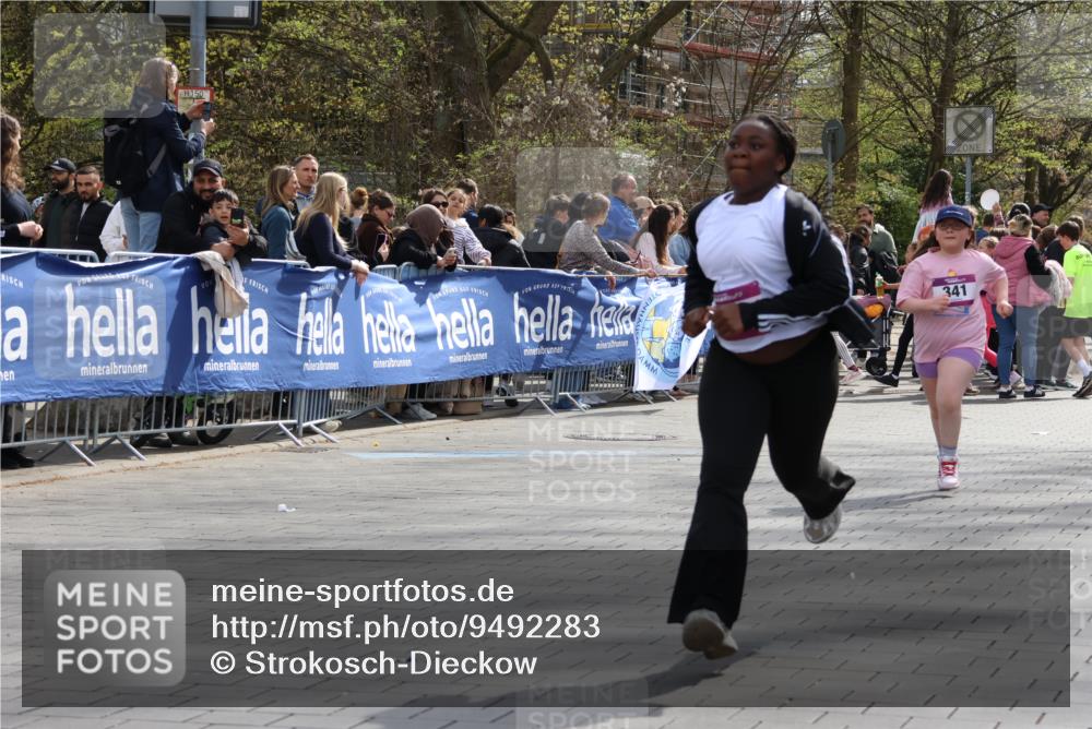12.04.2026 - 45. Internationalen Wilhelmsburger Insellauf Strokosch-Dieckow http://msf.ph/oto/9492283 12.04.2026 14:51:59 Ziel 520, 350, 892, 490, 114, 341 meine-sportfotos.de
