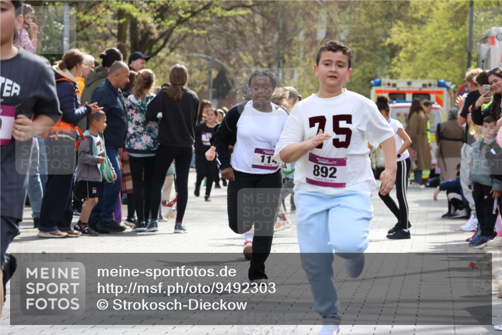 12.04.2026 - 45. Internationalen Wilhelmsburger Insellauf Strokosch-Dieckow http://msf.ph/oto/9492303 12.04.2026 14:51:57 Ziel 520, 350, 892, 490, 114, 341 meine-sportfotos.de